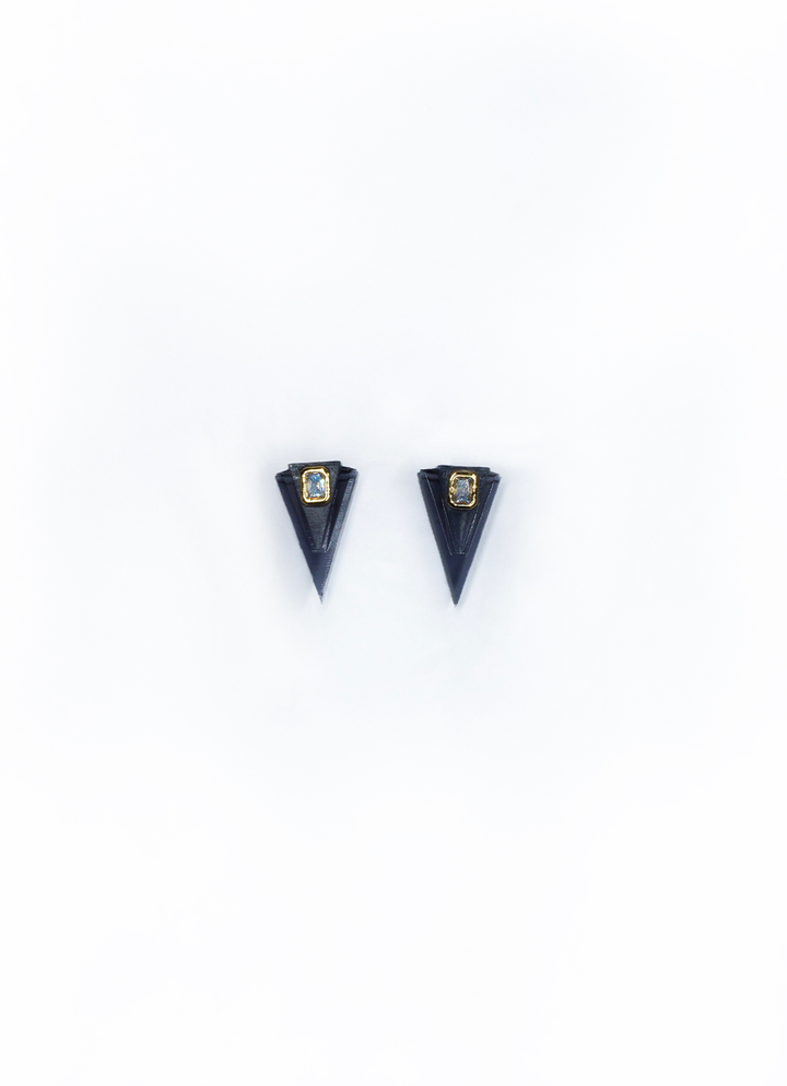JVxTH - M  SMOKY EARRINGS